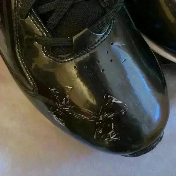 Men’s Umbro  Cleats - Picture 10 of 10